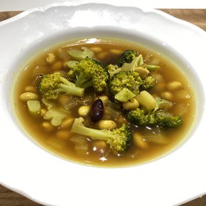 ブロッコリーと豆のカレースープ